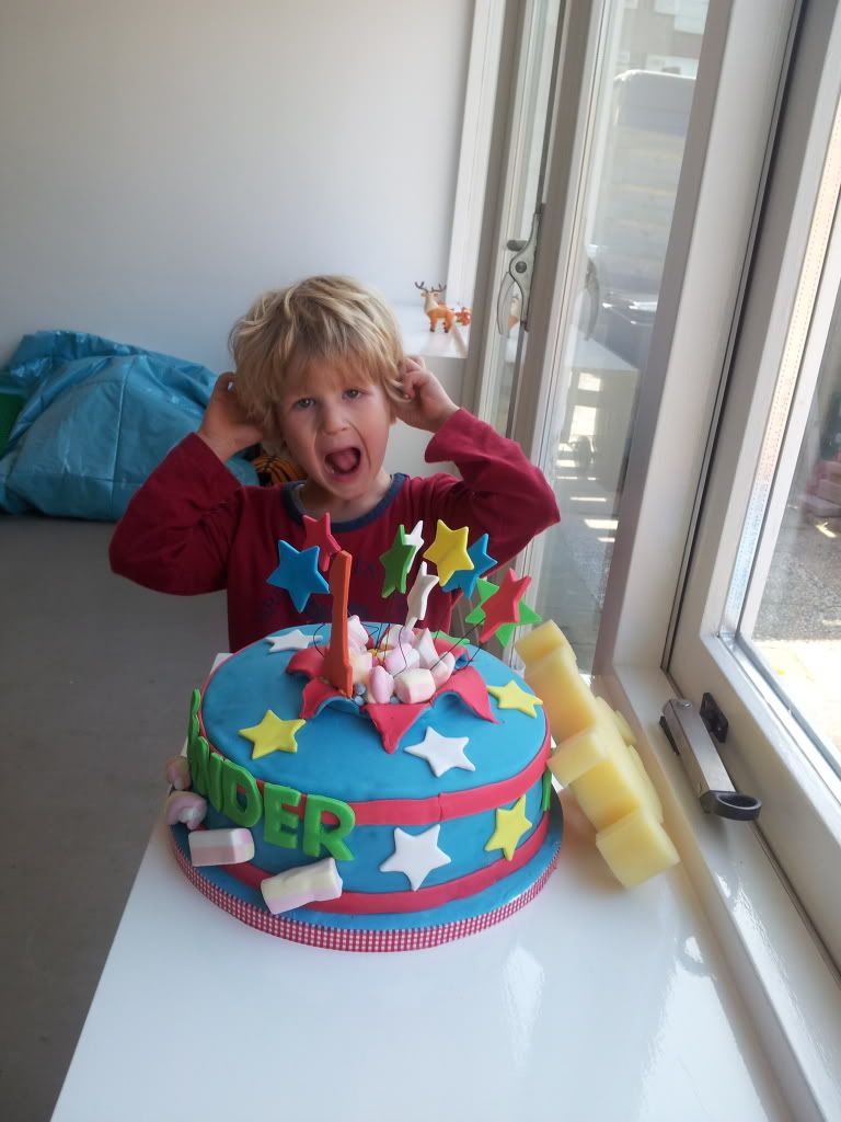 http://i247.photobucket.com/albums/gg129/daantje32/taart1jaar.jpg