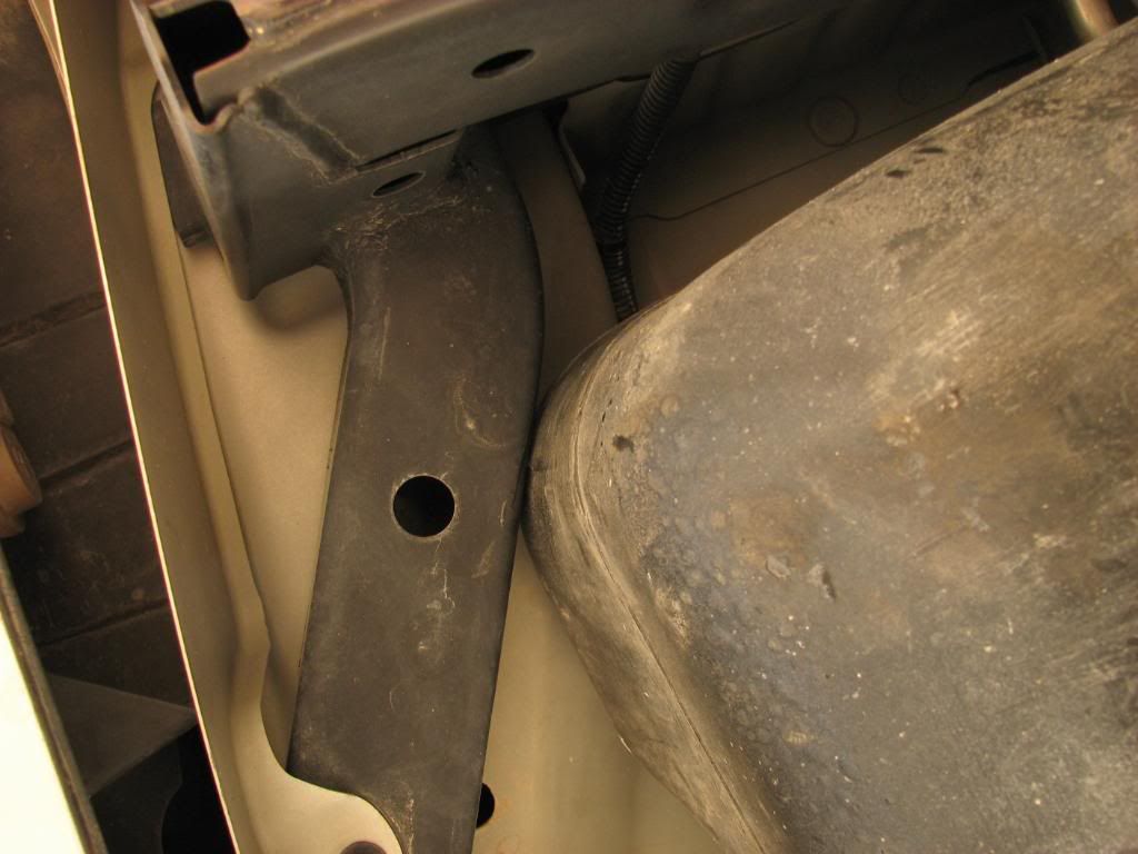 Test fitting ZJ fuel tank in the spare tire location !! Jeep