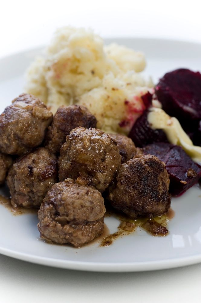Meatballs with mashed parsnip and beets with butter.